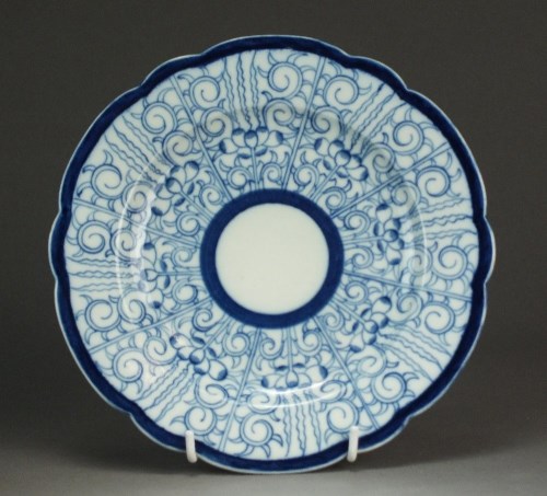 Lot 16 - A Caughley dessert plate painted in the Royal...