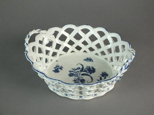 Lot 22 - A Caughley oval basket transfer-printed in the...