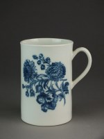 Lot 24 - A Caughley mug, circa 1776-80,...