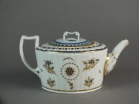 Lot 65 - A Caughley teapot and cover painted in blue...