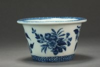 Lot 98 - A very rare Caughley flower pot...