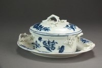 Lot 117 - A Caughley butter dish, cover and a stand...