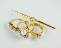 Lot 140 - A single split pearl ring, together with a...