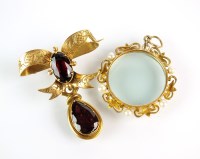 Lot 143 - A late 19th century garnet set brooch,...