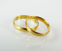 Lot 257 - Two 22ct gold plain polished wedding bands,...