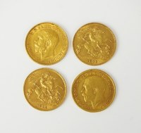 Lot 672 - Four George V half sovereigns, dated 1911 x 2...