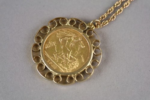 Lot 8 - A half sovereign set pendant, within pendant...