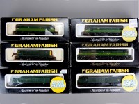 Lot 176 - Graham Farish N Gauge diesels: 8114 BR green...