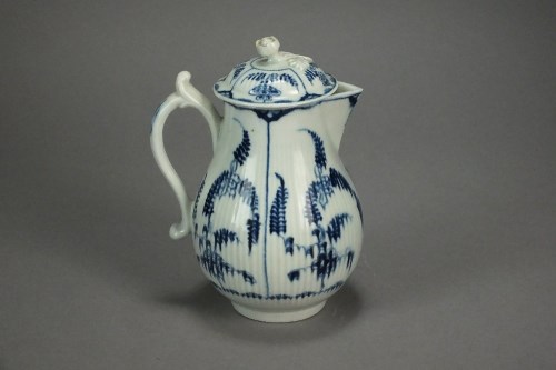Lot 17 - A Worcester porcelain sparrow beak milk jug...