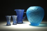 Lot 106 - A Vasart style lemonade set with blue splatter...