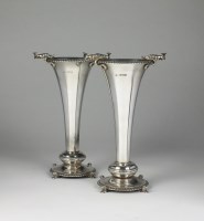 Lot 64 - A pair of Edwardian silver vases, Wakely &...