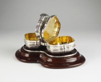Lot 148 - A Victorian Irish silver double snuff box, JT,...
