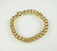 Lot 175 - An 18ct yellow gold hollow curb link bracelet,...