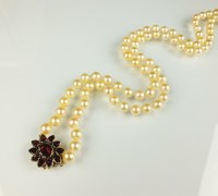Lot 201 - A uniform cultured pearl opera necklace,...