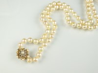 Lot 202 - A uniform cultured pearl opera necklace,...