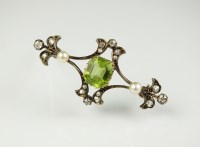 Lot 207 - A late 19th/early 20th century peridot,...