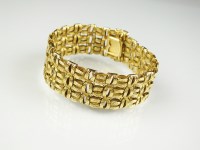 Lot 241 - An 18ct yellow gold bracelet, of textured...