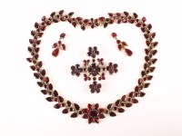 Lot 246 - An early 19th century garnet parure,...
