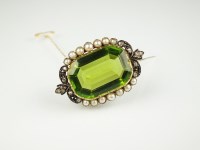 Lot 254 - A Victorian peridot, diamond and pearl brooch,...