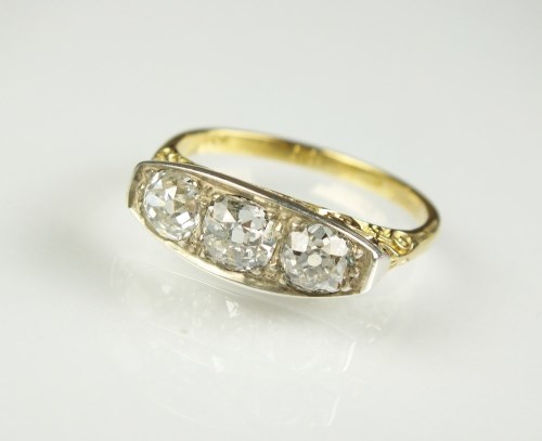 Lot 257 - A graduated three stone diamond ring, the old...