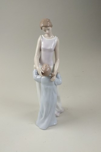 Lot 195 - A Lladro porcelain figure, 'Someone to Look Up...