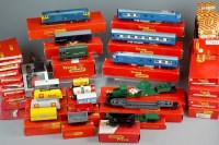 Lot 228 - Triang 00 boxed: R152 Class 08 green BR Diesel...