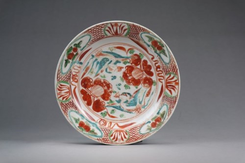 Lot 8 - A Chinese Swatow porcelain dish Ming Dynasty,...