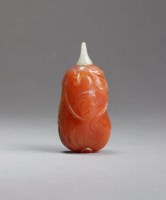 Lot 65 - A Chinese agate and jade 'finger citron' snuff...