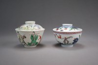 Lot 119 - A Chinese famille verte bowl and cover Kangxi...