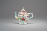 Lot 142 - A Chinese famille rose teapot and cover Qing...