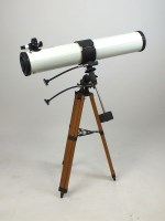 Lot 257 - A 4.5 inch reflector telescope and spare...